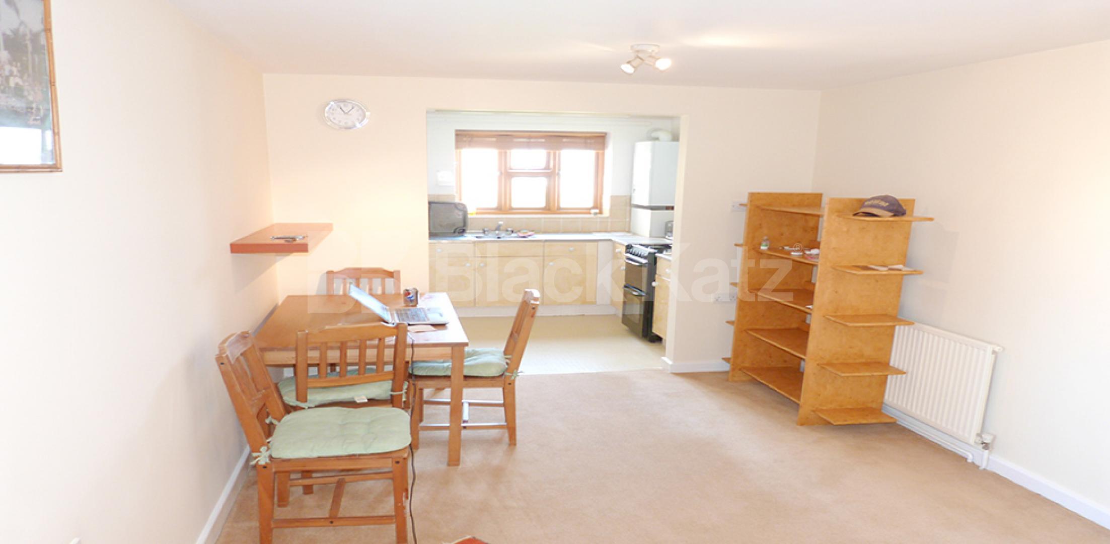 			UNDER OFFER , 1 Bedroom, 1 bath, 1 reception Flat			 Gainsborough Court, Lime Grove, Shepherds Bush